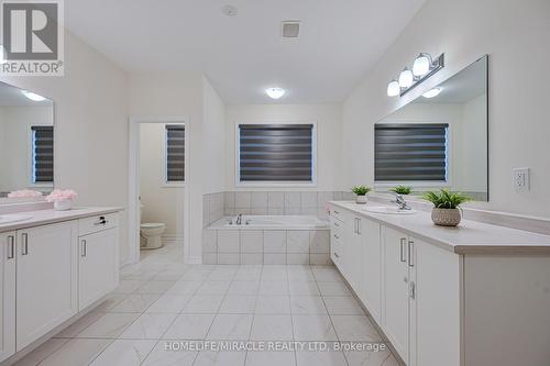 15 Sanford Circle, Springwater, ON - Indoor Photo Showing Bathroom