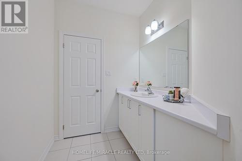 15 Sanford Circle, Springwater, ON - Indoor Photo Showing Bathroom