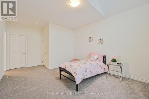 15 Sanford Circle, Springwater, ON - Indoor Photo Showing Bedroom