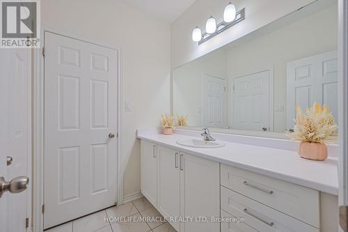 15 Sanford Circle, Springwater, ON - Indoor Photo Showing Bathroom