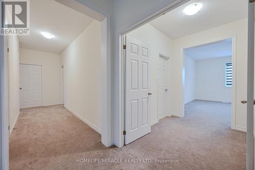 15 Sanford Circle, Springwater, ON - Indoor Photo Showing Other Room