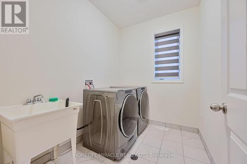 15 Sanford Circle, Springwater, ON - Indoor Photo Showing Laundry Room