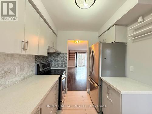 119 - 2779 Gananoque Drive, Mississauga, ON - Indoor Photo Showing Kitchen