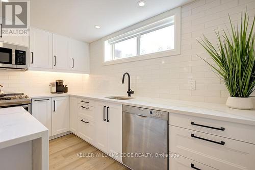 1 - 1456 Olga Drive, Burlington, ON - Indoor Photo Showing Kitchen With Upgraded Kitchen