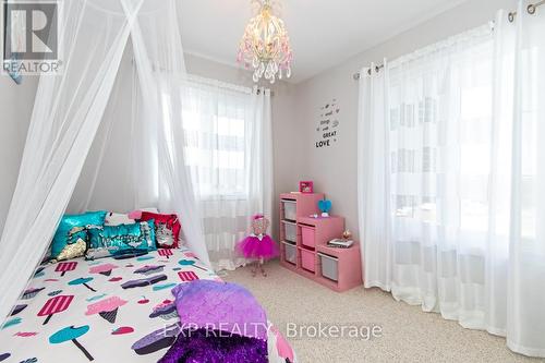 1 Lakefront Drive, Hamilton, ON - Indoor Photo Showing Bedroom