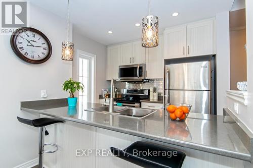 1 Lakefront Drive, Hamilton, ON - Indoor Photo Showing Kitchen With Double Sink With Upgraded Kitchen