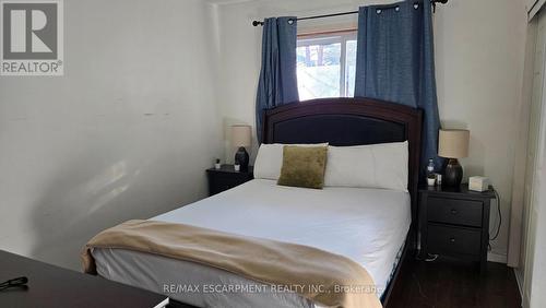 208 West 19Th Street, Hamilton, ON - Indoor Photo Showing Bedroom