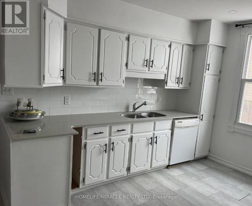 981 Hackett Street, London, ON - Indoor Photo Showing Kitchen With Double Sink