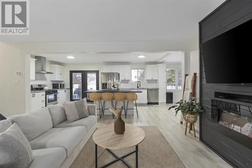 38 Country Club Pl, Sault Ste. Marie, ON - Indoor Photo Showing Living Room