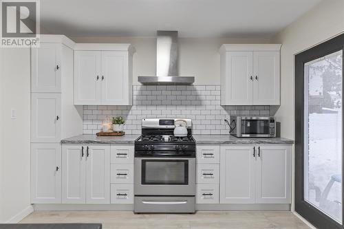 38 Country Club Pl, Sault Ste. Marie, ON - Indoor Photo Showing Kitchen