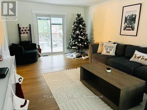 521 Princess Street, Timmins (Porcupine - West), ON - Indoor Photo Showing Living Room