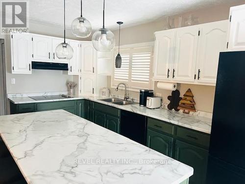 521 Princess Street, Timmins (Porcupine - West), ON - Indoor Photo Showing Kitchen With Double Sink