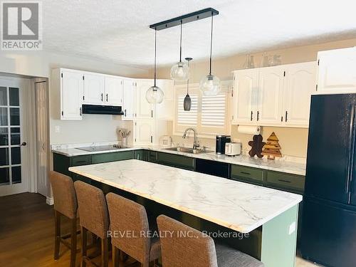 521 Princess Street, Timmins (Porcupine - West), ON - Indoor Photo Showing Kitchen With Double Sink