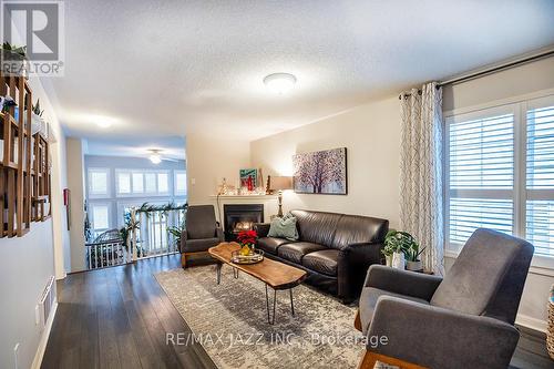 23 Schooner Lane, Clarington (Newcastle), ON - Indoor Photo Showing Living Room