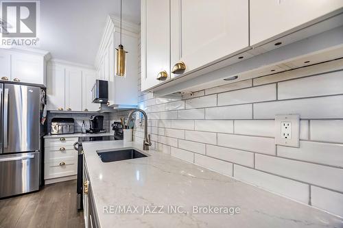 23 Schooner Lane, Clarington (Newcastle), ON - Indoor Photo Showing Kitchen With Stainless Steel Kitchen