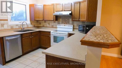 711 Muirfield Crescent, Kingston (East Gardiners Rd), ON - Indoor Photo Showing Kitchen With Double Sink