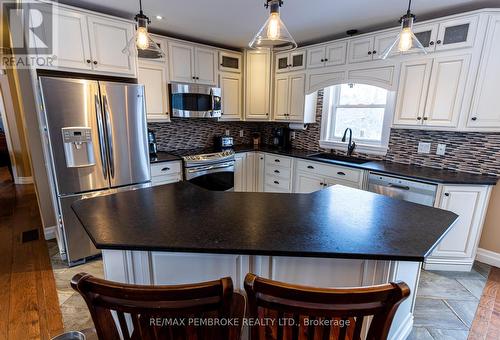 10 Robertson Drive, Whitewater Region, ON - Indoor Photo Showing Kitchen