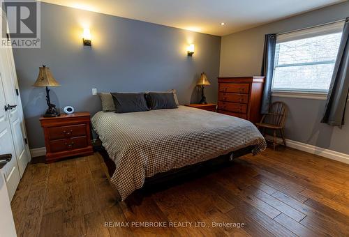 10 Robertson Drive, Whitewater Region, ON - Indoor Photo Showing Bedroom