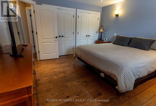 10 Robertson Drive, Whitewater Region, ON - Indoor Photo Showing Bedroom