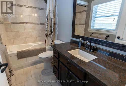 10 Robertson Drive, Whitewater Region, ON - Indoor Photo Showing Bathroom