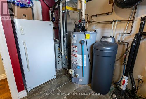 10 Robertson Drive, Whitewater Region, ON - Indoor Photo Showing Basement