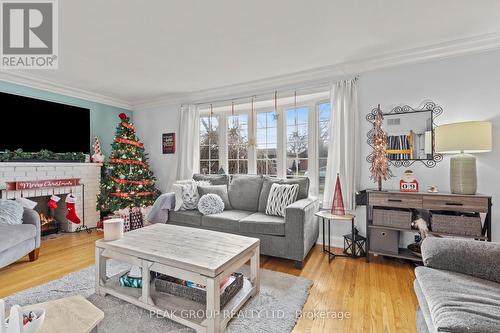 62 Maitland Street, Thorold (557 - Thorold Downtown), ON - Indoor Photo Showing Living Room