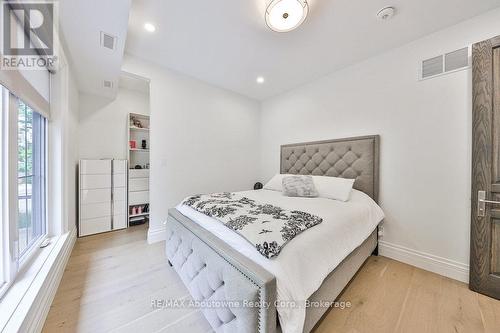 2409 Lakeshore Road, Burlington (Brant), ON - Indoor Photo Showing Bedroom