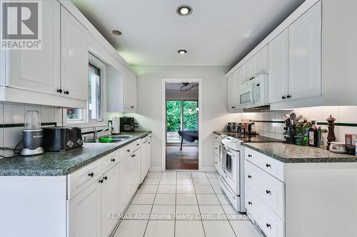 2069 Thornlea Drive, Oakville (Bronte East), ON - Indoor Photo Showing Kitchen