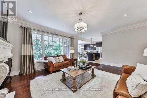 526 Hidden Trail, Oakville, ON - Indoor Photo Showing Living Room