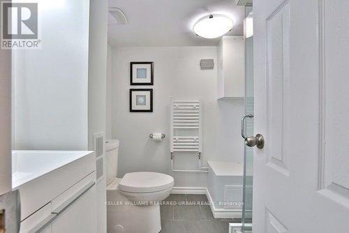 221 Chaplin Crescent, Toronto, ON - Indoor Photo Showing Bathroom