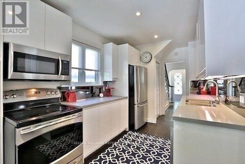 221 Chaplin Crescent, Toronto, ON - Indoor Photo Showing Kitchen