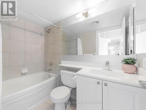 3010 - 310 Burnhamthorpe Road W, Mississauga, ON - Indoor Photo Showing Bathroom