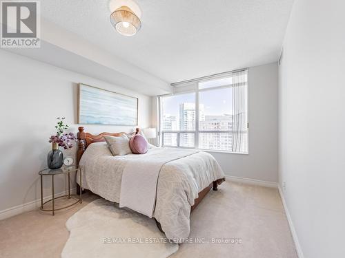 3010 - 310 Burnhamthorpe Road W, Mississauga, ON - Indoor Photo Showing Bedroom