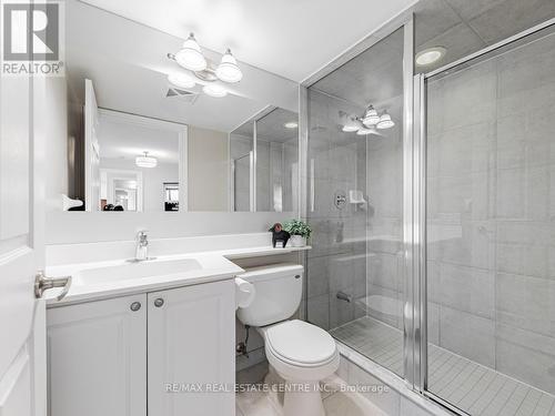 3010 - 310 Burnhamthorpe Road W, Mississauga, ON - Indoor Photo Showing Bathroom