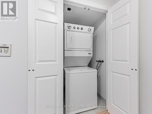 3010 - 310 Burnhamthorpe Road W, Mississauga, ON - Indoor Photo Showing Laundry Room