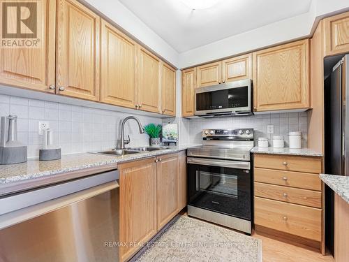 3010 - 310 Burnhamthorpe Road W, Mississauga, ON - Indoor Photo Showing Kitchen With Double Sink