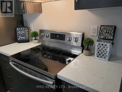 69 - 200 Veterans Drive, Brampton, ON - Indoor Photo Showing Kitchen