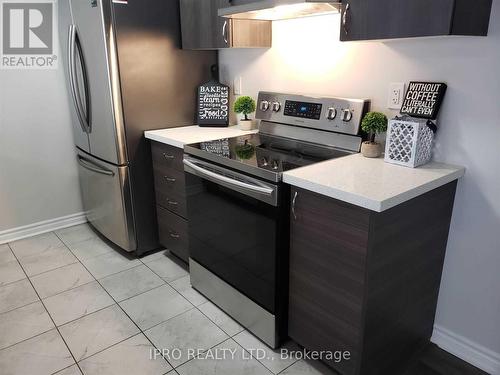 69 - 200 Veterans Drive, Brampton, ON - Indoor Photo Showing Kitchen