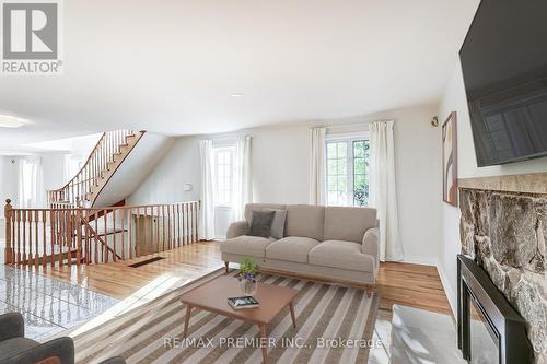 16 Woodvalley Drive, Toronto, ON - Indoor Photo Showing Living Room