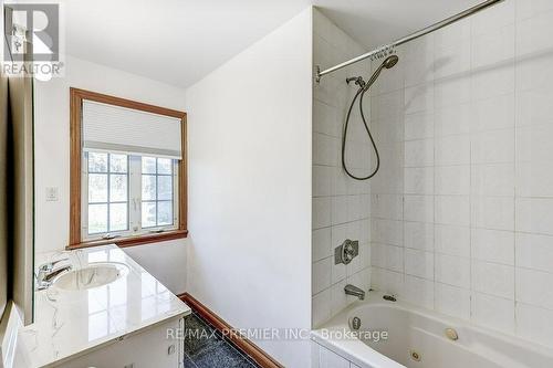 16 Woodvalley Drive, Toronto, ON - Indoor Photo Showing Bathroom