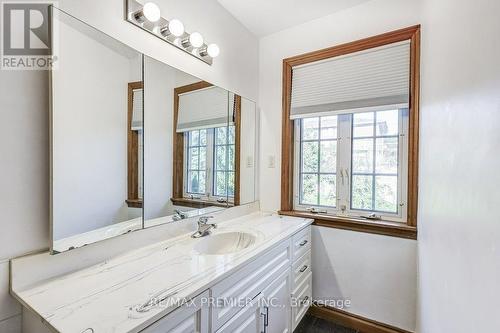 16 Woodvalley Drive, Toronto, ON - Indoor Photo Showing Bathroom