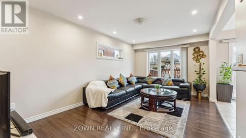 65 Curzon Crescent, Guelph, ON - Indoor Photo Showing Living Room