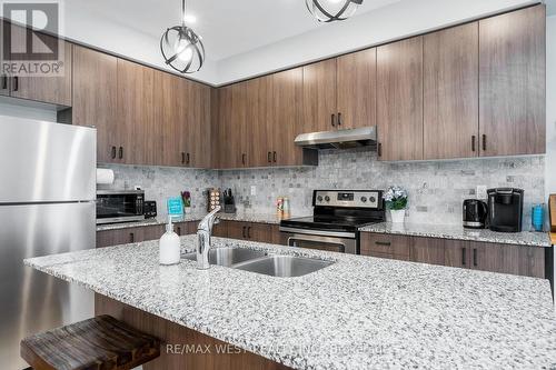 37 - 171 Snowbridge Way, Blue Mountains, ON - Indoor Photo Showing Kitchen With Double Sink With Upgraded Kitchen