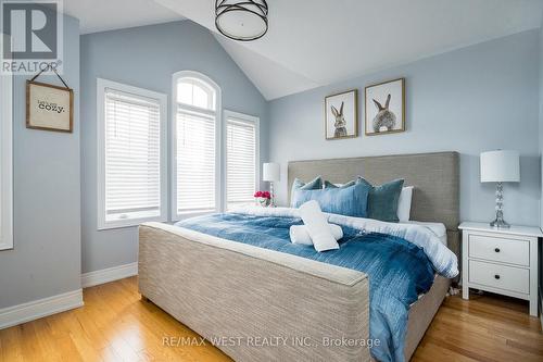 37 - 171 Snowbridge Way, Blue Mountains, ON - Indoor Photo Showing Bedroom