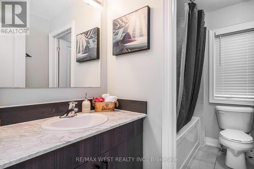 37 - 171 Snowbridge Way, Blue Mountains, ON - Indoor Photo Showing Bathroom