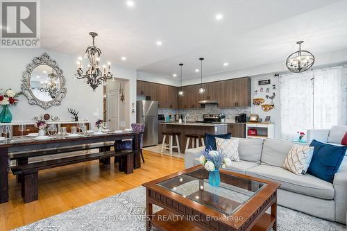 37 - 171 Snowbridge Way, Blue Mountains, ON - Indoor Photo Showing Living Room