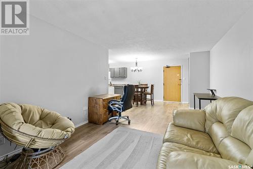 305 311 Tait Crescent, Saskatoon, SK - Indoor Photo Showing Living Room