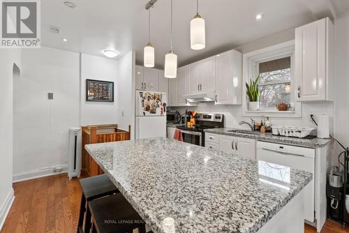 Upper - 88 Welland Avenue, Toronto, ON - Indoor Photo Showing Kitchen With Upgraded Kitchen