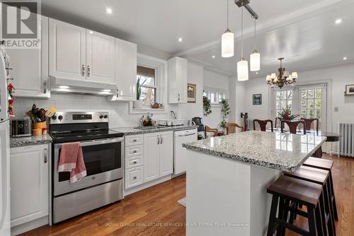 Upper - 88 Welland Avenue, Toronto, ON - Indoor Photo Showing Kitchen With Upgraded Kitchen