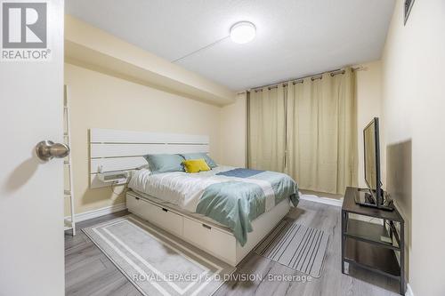 1001 - 25 Grenville Street, Toronto, ON - Indoor Photo Showing Bedroom